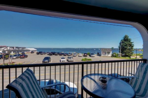 Lincolnville Studio with Ocean-View Balcony!